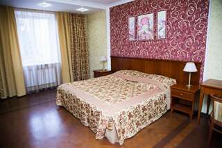 Гостиница Премьер  Кострома Люкс трехкомнатный (Family room)-1